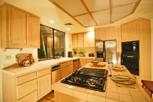 fully equipped kitchen