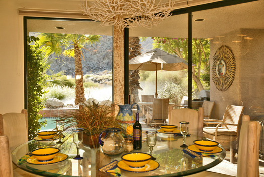 dining area overlooks pool