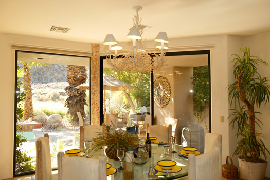 dining area overlooks pool
